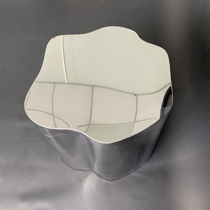 Moderner minimalistischer Beistelltisch Cloudy Cylinder aus Edelstahl, 1 Ablage, für das Wohnzimmer 