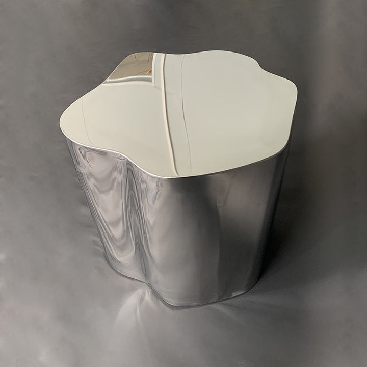 Moderner minimalistischer Beistelltisch Cloudy Cylinder aus Edelstahl, 1 Ablage, für das Wohnzimmer 