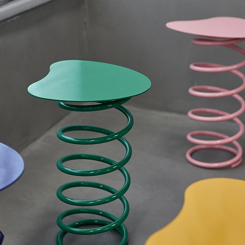 Tabouret bas à ressorts en spirale en fer scandinave contemporain pour salon 