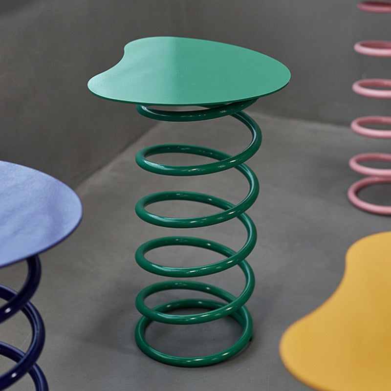 Tabouret bas à ressorts en spirale en fer scandinave contemporain pour salon 