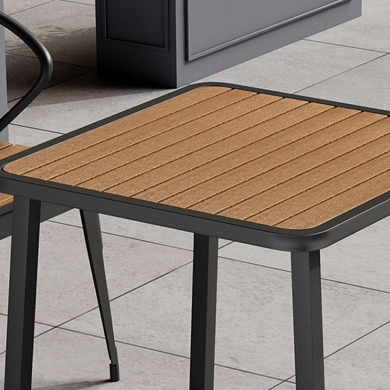 Table à manger moderne minimaliste avec dessus en lattes carrées et cadre en fer pour salle à manger 