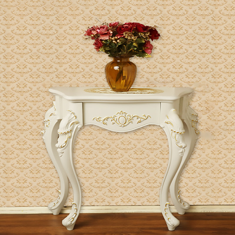 Traditioneller europäischer Konsolentisch mit Tischplatte aus Kiefernholz-Spanplatte und gebogenen Beinen mit Schnitzereien für den Eingangsbereich 
