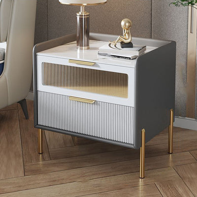 Table de chevet contemporaine nordique à plateau en pierre frittée avec cadre en bois massif et cuir microfibre à 2 tiroirs pour chambre 