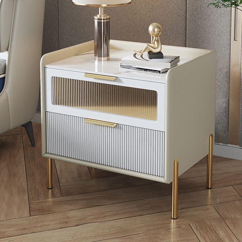 Table de chevet contemporaine nordique à plateau en pierre frittée avec cadre en bois massif et cuir microfibre à 2 tiroirs pour chambre 