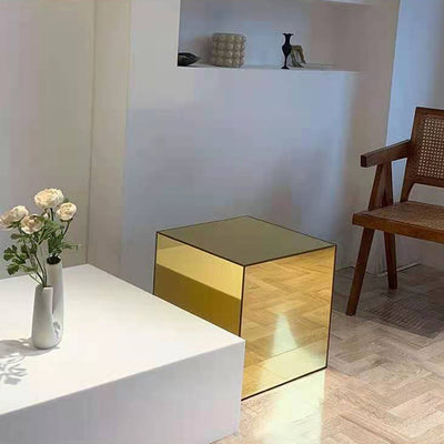 Moderner minimalistischer Acrylspiegel-Würfeltisch für das Wohnzimmer 
