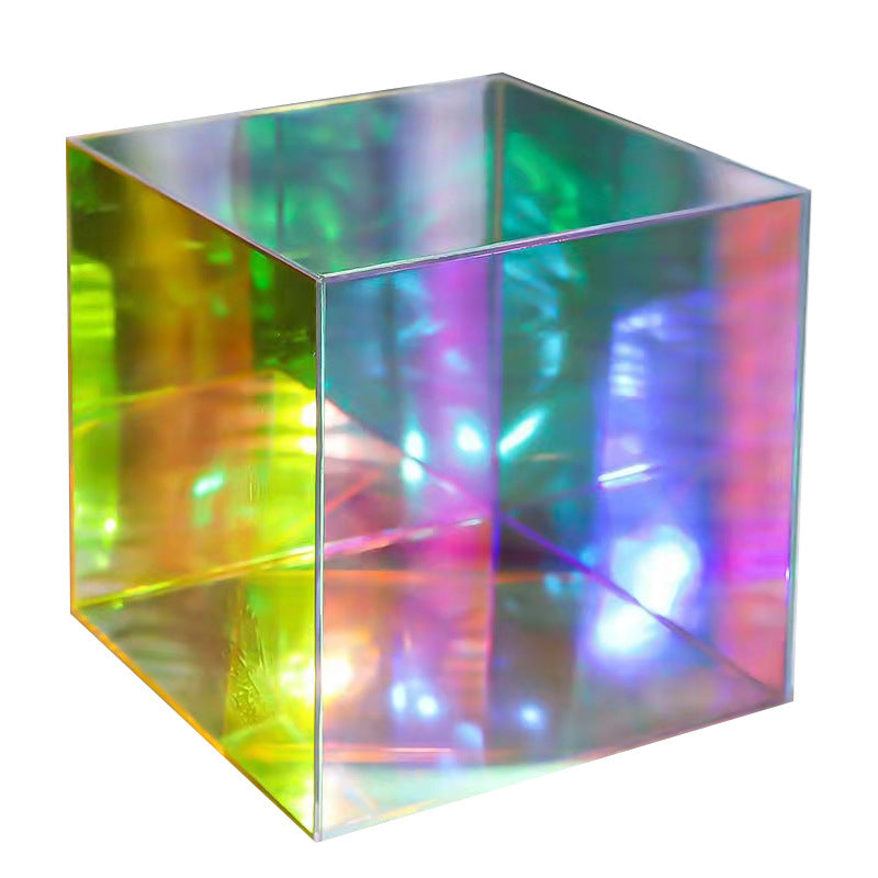 Moderner minimalistischer Acrylspiegel-Würfeltisch für das Wohnzimmer 