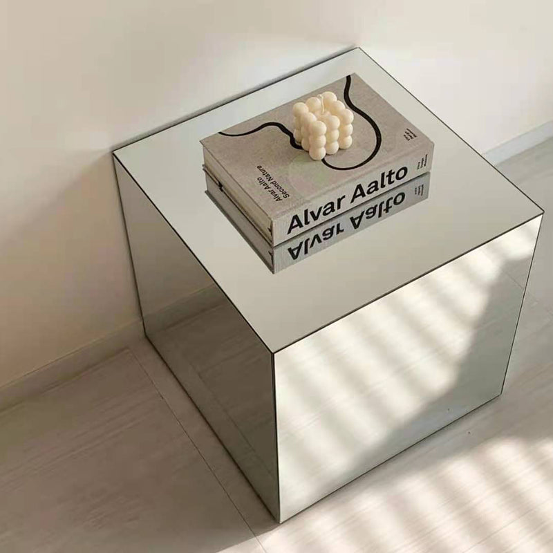 Moderner minimalistischer Acrylspiegel-Würfeltisch für das Wohnzimmer 