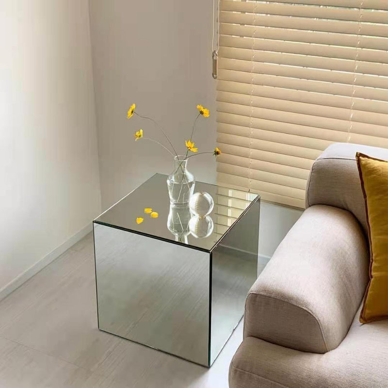 Moderner minimalistischer Acrylspiegel-Würfeltisch für das Wohnzimmer 