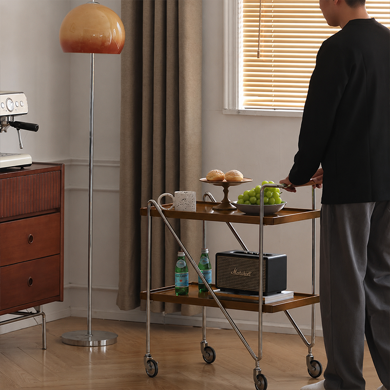Zeitgenössischer Retro-Rechteckiger Beistelltisch aus Kautschukholz mit Tablettplatte, 2 Ebenen, rollender Wagen für das Wohnzimmer 
