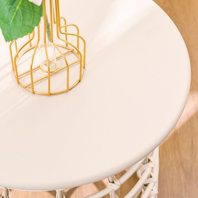 Zeitgenössischer Boho Beistelltisch mit rundem Sinterstein-Top und durchbrochenem Kohlenstoffstahl-Basis für das Wohnzimmer 