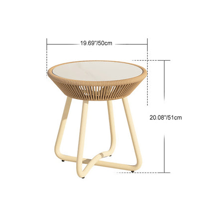 Zeitgenössischer Boho-Endtisch aus gesintertem Stein mit rundem PE-gewebtem Rattan für den Balkon 