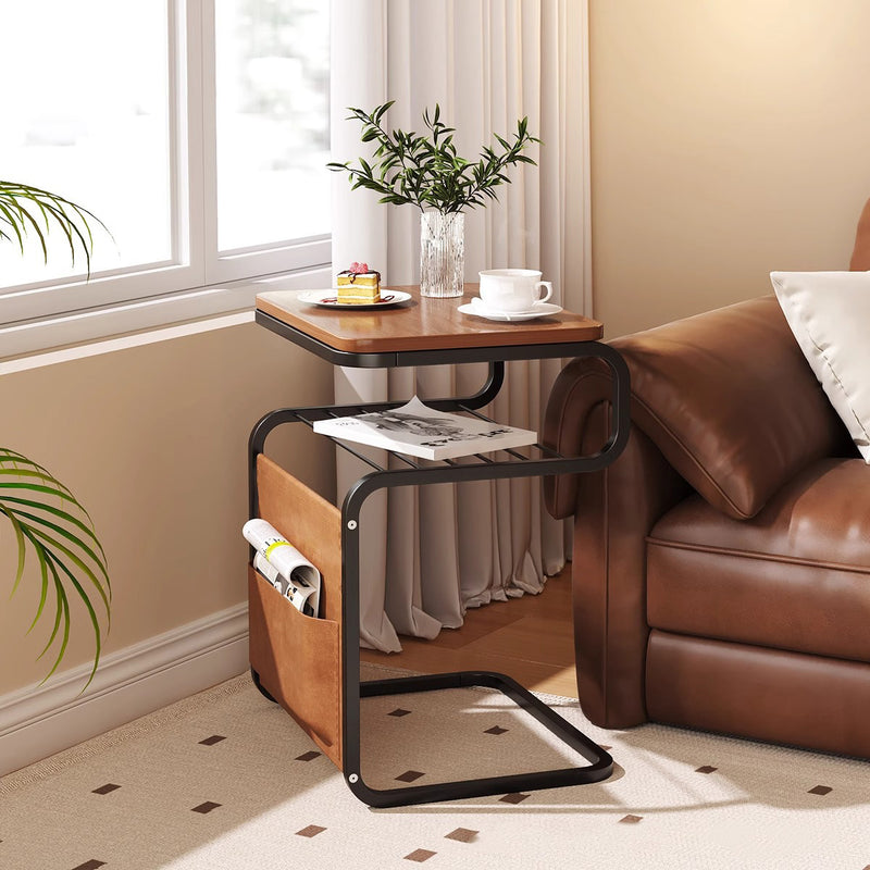 Mesa auxiliar contemporánea retro de madera maciza con parte superior cuadrada y estructura de hierro de 3 niveles con bolsa organizadora lateral para sala de estar 