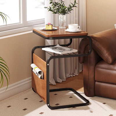 Mesa auxiliar contemporánea retro de madera maciza con parte superior cuadrada y estructura de hierro de 3 niveles con bolsa organizadora lateral para sala de estar 