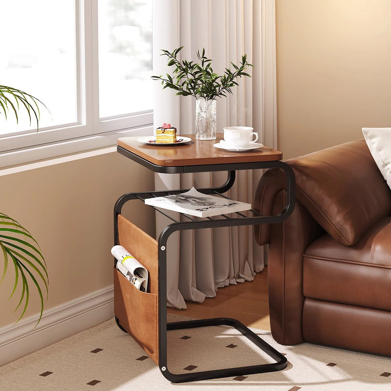 Mesa auxiliar contemporánea retro de madera maciza con parte superior cuadrada y estructura de hierro de 3 niveles con bolsa organizadora lateral para sala de estar 