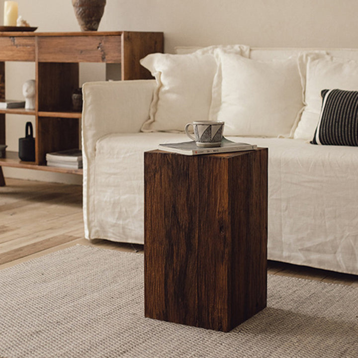 Klassischer Vintage-Säulentisch aus Kiefernholz mit Used-Look-Holzmaserung für das Wohnzimmer 