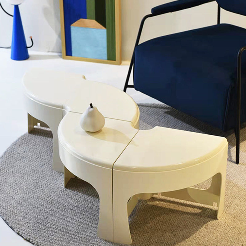 Zeitgenössischer skandinavischer modularer Endtisch in Fächerform aus Kunststoff mit austauschbaren Abschnitten, 3-stufig für das Wohnzimmer 