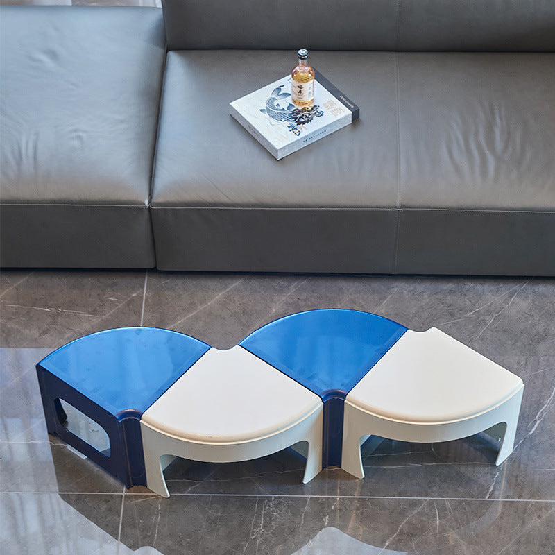 Zeitgenössischer skandinavischer modularer Endtisch in Fächerform aus Kunststoff mit austauschbaren Abschnitten, 3-stufig für das Wohnzimmer 