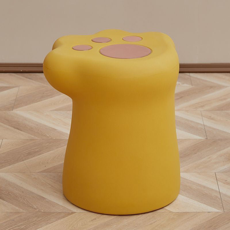 Zeitgenössischer kreativer Katzennagelform-Kunststoff-Beistelltisch für das Wohnzimmer 