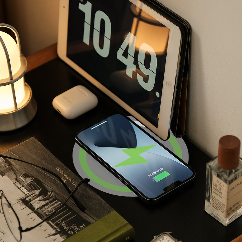 Table de nuit contemporaine rétro avec plateau en pierre frittée et cadre en bois de cerisier 1-tiroir pour chambre 