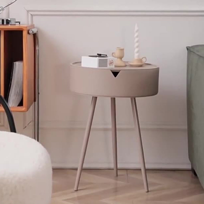 Zeitgenössischer skandinavischer runder Plastiktisch mit 1 Ablage für das Wohnzimmer 