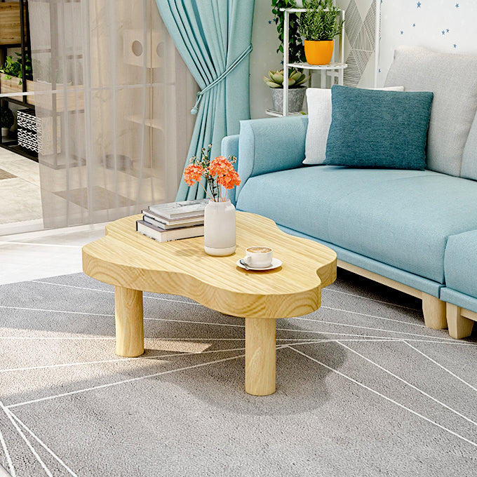 Moderner skandinavischer Couchtisch in Wolken-Creme, rechteckig-rund, aus Kiefernholz fürs Wohnzimmer 
