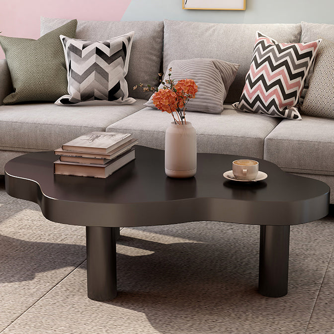 Moderner skandinavischer Couchtisch in Wolken-Creme, rechteckig-rund, aus Kiefernholz fürs Wohnzimmer 