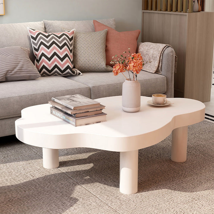 Moderner skandinavischer Couchtisch in Wolken-Creme, rechteckig-rund, aus Kiefernholz fürs Wohnzimmer 