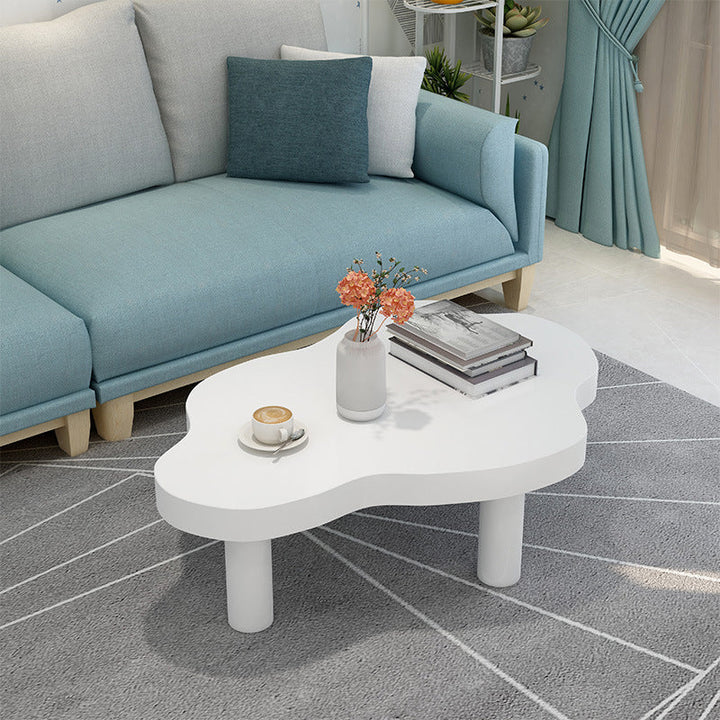 Moderner skandinavischer Couchtisch in Wolken-Creme, rechteckig-rund, aus Kiefernholz fürs Wohnzimmer 