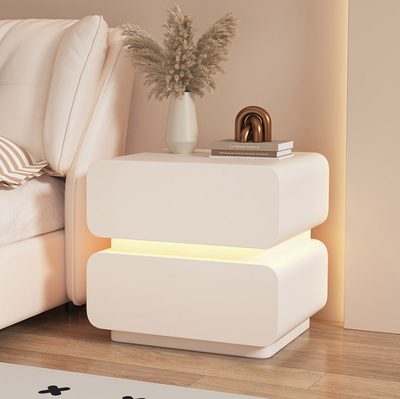 Zeitgenössischer skandinavischer Creme-Sensorlicht-Quadrat-Holz-Nachttisch mit 2 Schubladen für das Schlafzimmer 