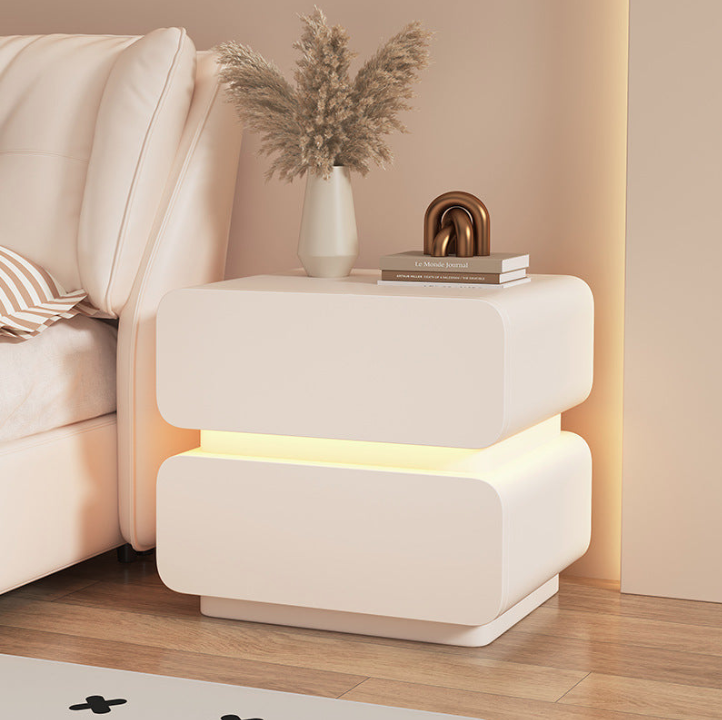 Zeitgenössischer skandinavischer Creme-Sensorlicht-Quadrat-Holz-Nachttisch mit 2 Schubladen für das Schlafzimmer 