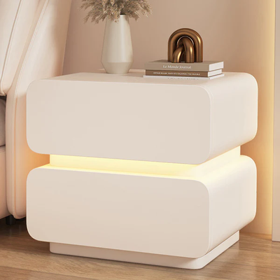 Zeitgenössischer skandinavischer Creme-Sensorlicht-Quadrat-Holz-Nachttisch mit 2 Schubladen für das Schlafzimmer 