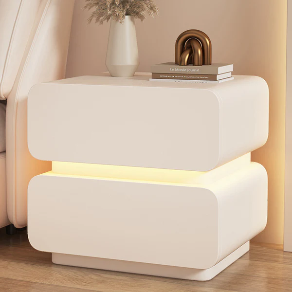 Zeitgenössischer skandinavischer Creme-Sensorlicht-Quadrat-Holz-Nachttisch mit 2 Schubladen für das Schlafzimmer 