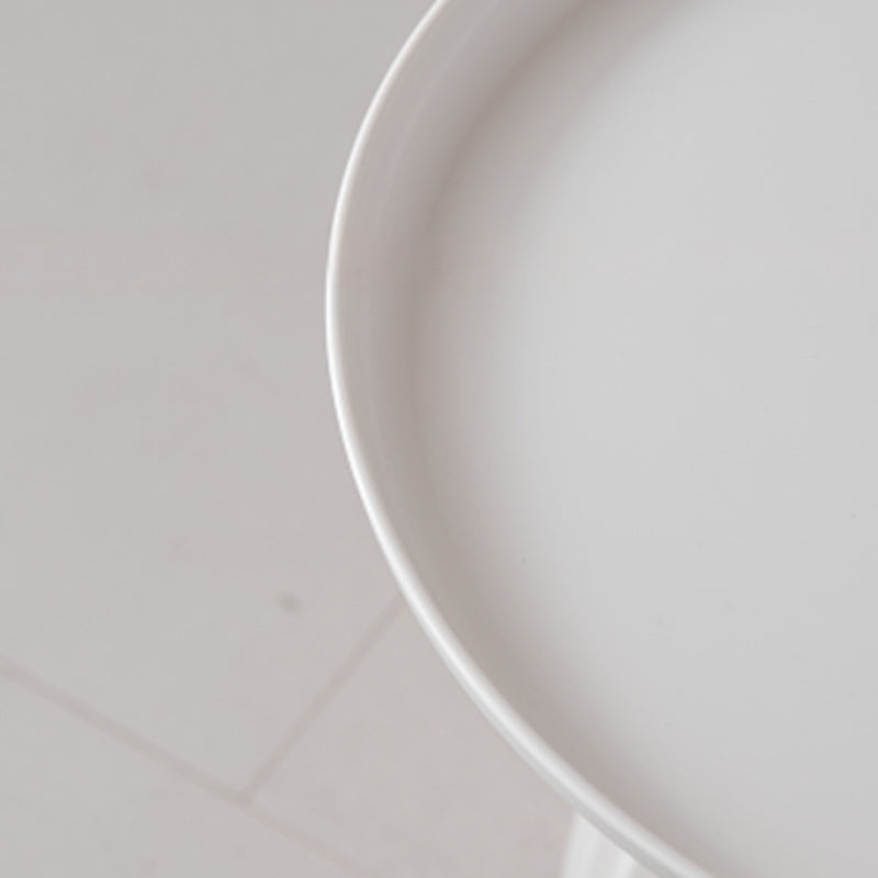 現代的なスカンジナビアの丸いレースベースのプラスチック製エンドテーブル（リビングルーム用） 
