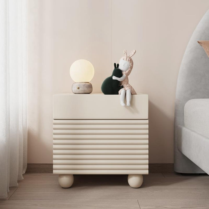 طاولة جانبية مربعة ذات درجين بتصميم عصري سكندنافي كريم لغرفة النوم 