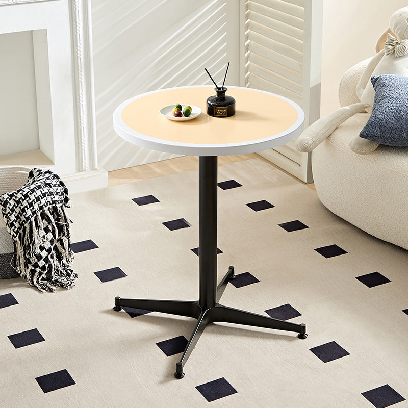 Moderner minimalistischer runder Couchtisch mit Tischplatte aus lackiertem Eisen und MDF, 4-beinig, für das Wohnzimmer 