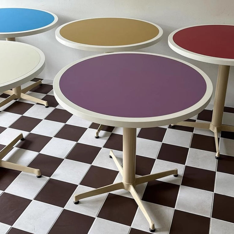 Moderner minimalistischer runder Couchtisch mit Tischplatte aus lackiertem Eisen und MDF, 4-beinig, für das Wohnzimmer 