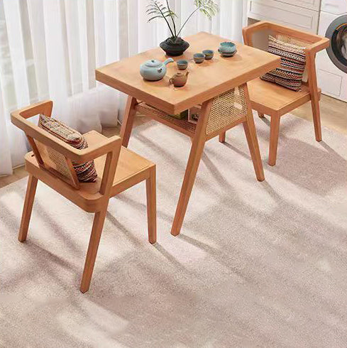 Moderner skandinavischer rechteckiger Couchtisch aus Kautschukholz mit Tischplatte in Rattan-Optik und 1 Ablage für das Wohnzimmer 