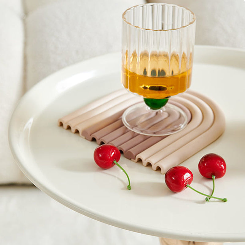 Mesa de café redonda contemporánea escandinava de acero al carbono electrochapado en oro para sala de estar 