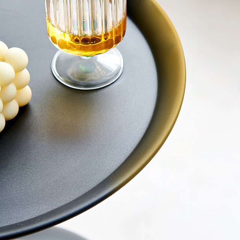 Mesa de café redonda contemporánea escandinava de acero al carbono electrochapado en oro para sala de estar 