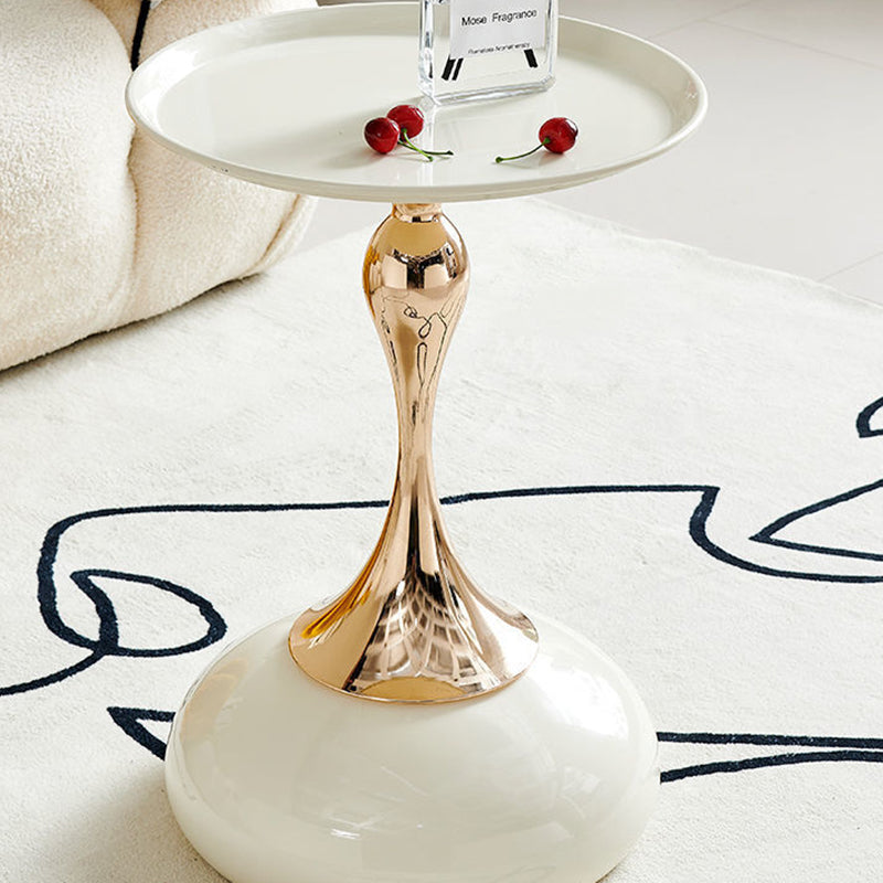 Mesa de café redonda contemporánea escandinava de acero al carbono electrochapado en oro para sala de estar 