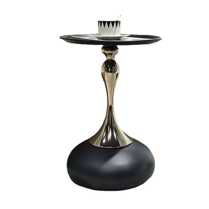 Mesa de café redonda contemporánea escandinava de acero al carbono electrochapado en oro para sala de estar 