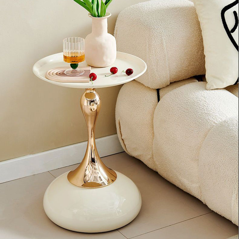 Mesa de café redonda contemporánea escandinava de acero al carbono electrochapado en oro para sala de estar 