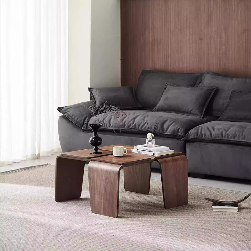 Moderner quadratischer Couchtisch aus strukturiertem Sperrholz in Walnussoptik im Mid-Century-Stil für das Wohnzimmer 