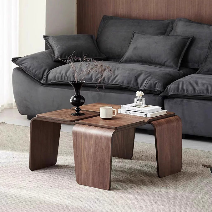Moderner quadratischer Couchtisch aus strukturiertem Sperrholz in Walnussoptik im Mid-Century-Stil für das Wohnzimmer 