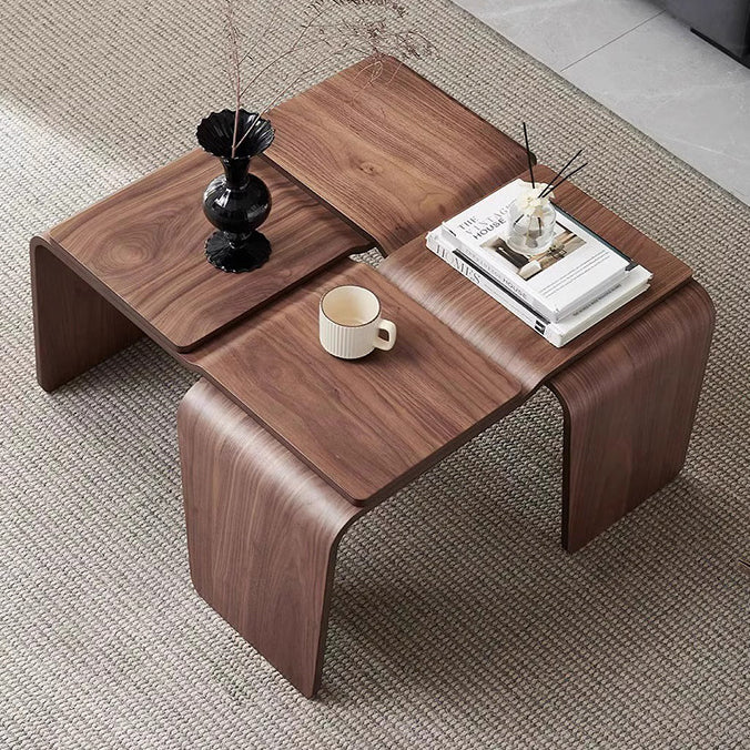 Moderner quadratischer Couchtisch aus strukturiertem Sperrholz in Walnussoptik im Mid-Century-Stil für das Wohnzimmer 