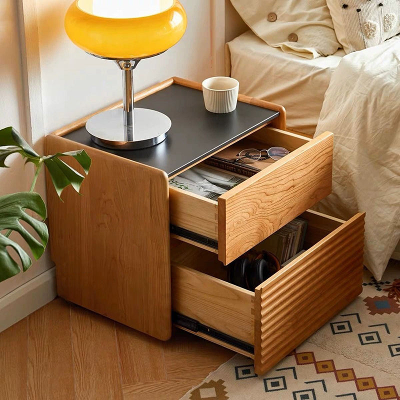 Table de nuit moderne minimaliste en forme de carré avec plateau en pierre, bois de pin, bois de cerisier, métal, à 2 tiroirs pour chambre 