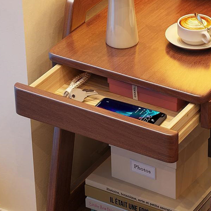 Table de bout à deux niveaux en bois de caoutchouc trapézoïdal minimaliste moderne avec planches multicouches en bois de pin pour chambre à coucher 