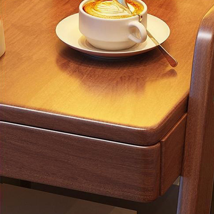 Table de bout à deux niveaux en bois de caoutchouc trapézoïdal minimaliste moderne avec planches multicouches en bois de pin pour chambre à coucher 