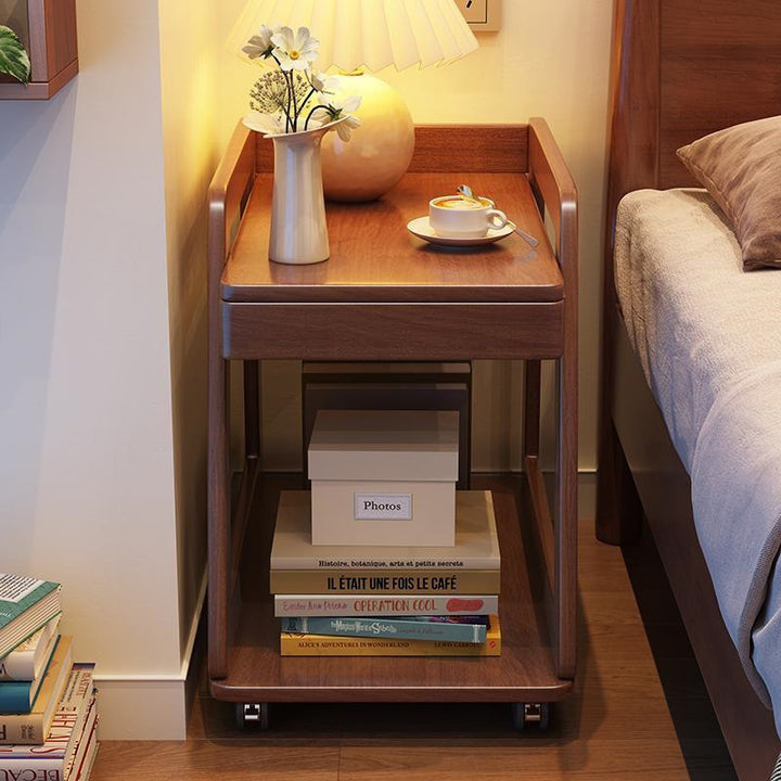 Table de bout à deux niveaux en bois de caoutchouc trapézoïdal minimaliste moderne avec planches multicouches en bois de pin pour chambre à coucher 