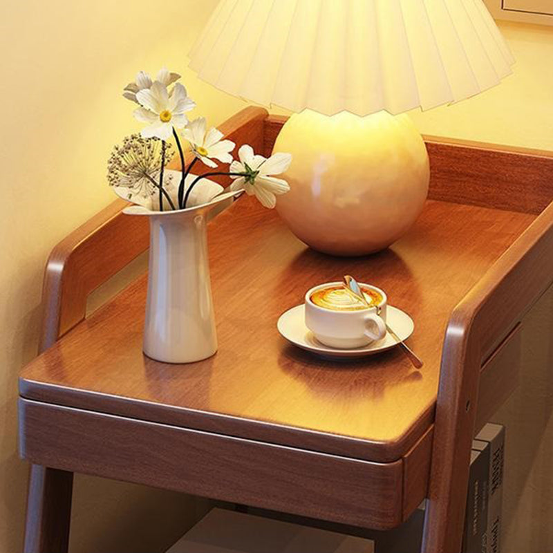 Table de bout à deux niveaux en bois de caoutchouc trapézoïdal minimaliste moderne avec planches multicouches en bois de pin pour chambre à coucher 